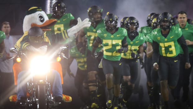 Oregon Duck Arizona Tunnel